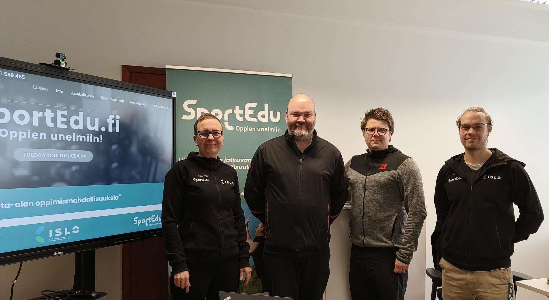 SportEdu-yritysyhteistyö, kuvassa Pia, Marko, Aki Karelia Golfista ja Lauri Hotu Outdoorsista.