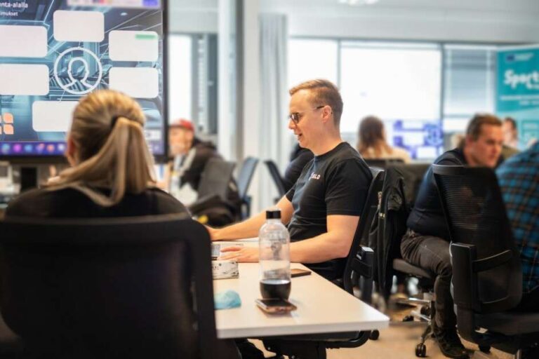 Janne Hiltusen ryhmä SportEdun toisessa tulevaisuustyöpajassa Tiedepuistolla Joensuussa.