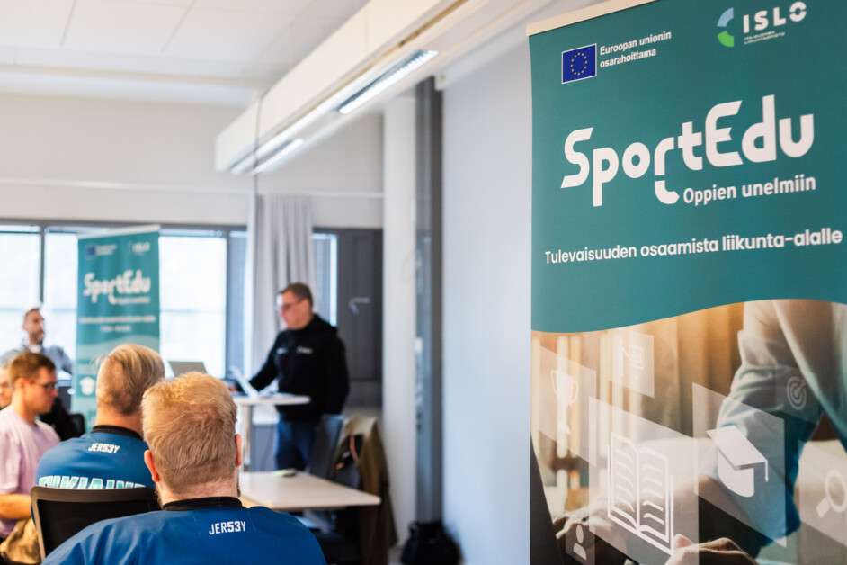 SportEdu-hankkeen tulevaisuustyöpaja Tiedepuistolla Joensuussa. Pasi Majoinen esiintyy.