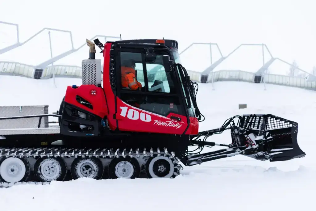 Latukone Joensuun Laululavalla - Liikuntapaikka-alan ammattitutkinto